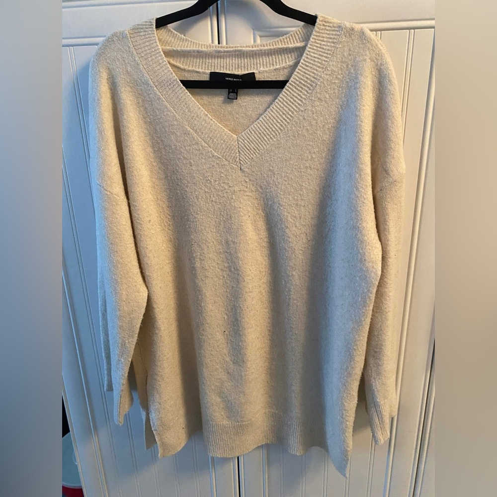 Vero Moda Sweater - Picture 2 of 5